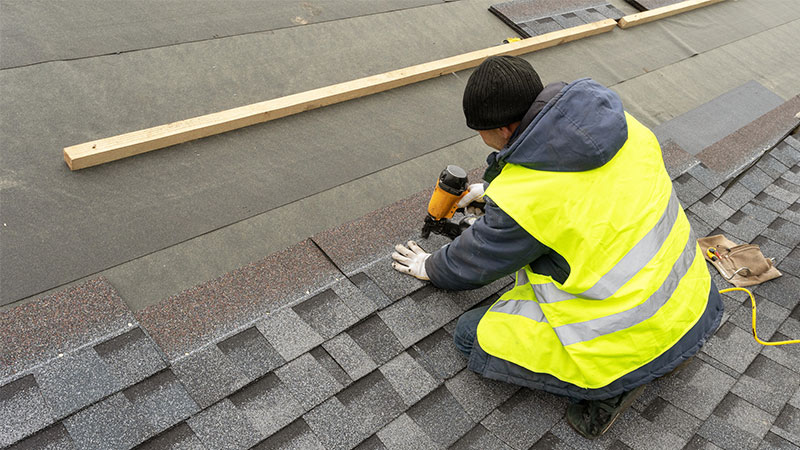 Roofer in Apex, North Carolina